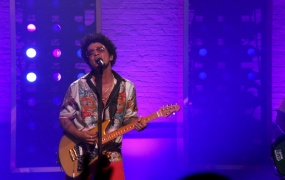 Bruno Mars：24K魔幻演唱会实录 Bruno.Mars.24K.Magic.Live.At.The.Apollo.2017《ISO 5.5G》