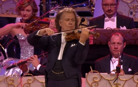 安德列·里欧2013年荷兰马斯特里赫特约翰斯特劳斯交响乐团 Johann Strauss Orchestra 25周年纪念音乐会《ISO 34.9G》