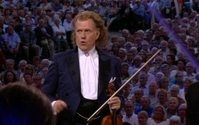 安德列.里欧 André Rieu and His Johann Strauss Orchestra: Falling in Love – Live in Maastricht 2016 《BDMV 41.2G》