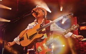 山塔那  音乐核心：墨西哥现场 2014 Santana Corazon: Live from Mexico－Live It To Believe It 2014 《BDMV 38.33GB》