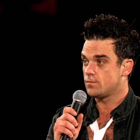 罗比·威廉姆斯  Robbie Williams - Live at Knebworth 2013 Blu-Ray《BDMV 33.7G》