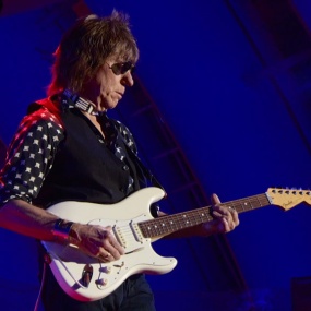Jeff Beck - Live At The Hollywood Bowl 2017《BDRip MKV 10.6G》