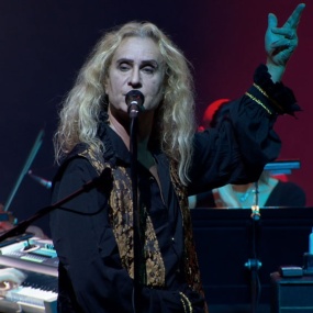 Steve Hackett - Genesis Revisited Band and Orchestra Live at the Royal Festival Hall 2019《Remux MKV 17.5G》