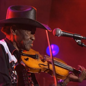 VA - Carlos Santana Presents - Blues at Montreux 2004《BDrip MKV 23.8G》