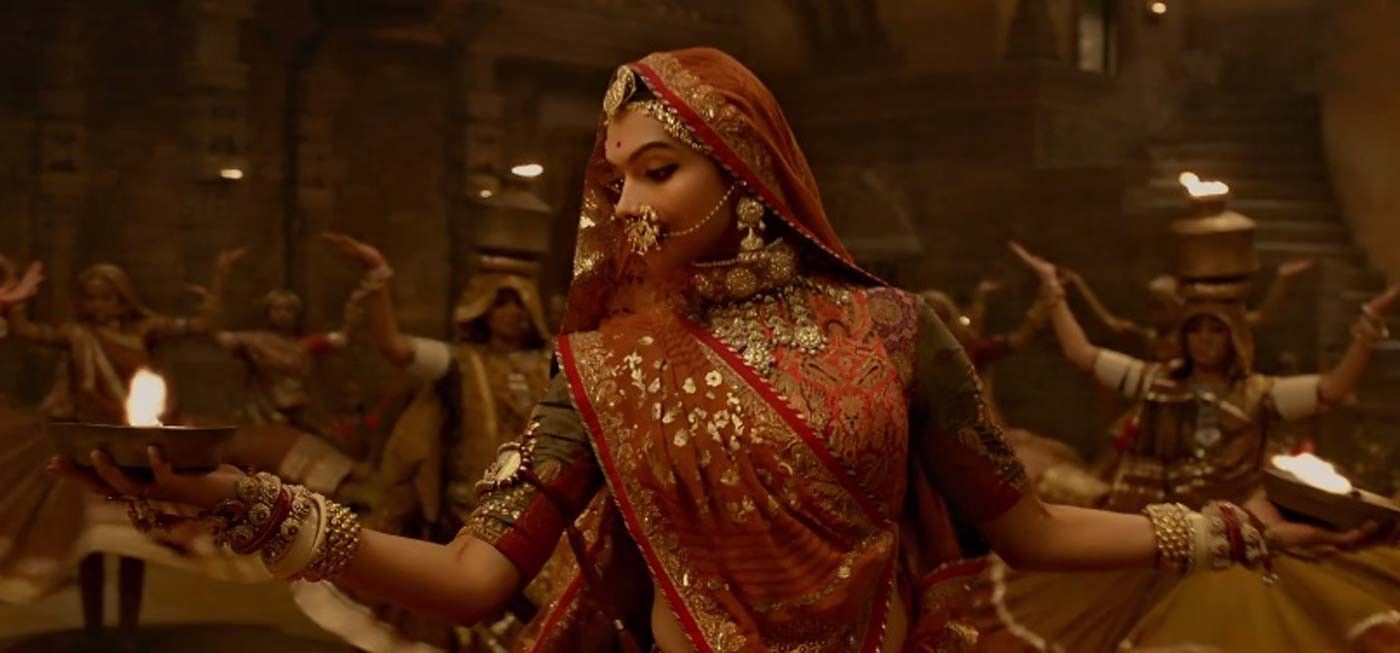 deepika-sparkles-as-padmavati-drops-first-song-ghoomar-1400x653-1508929192_1400x653