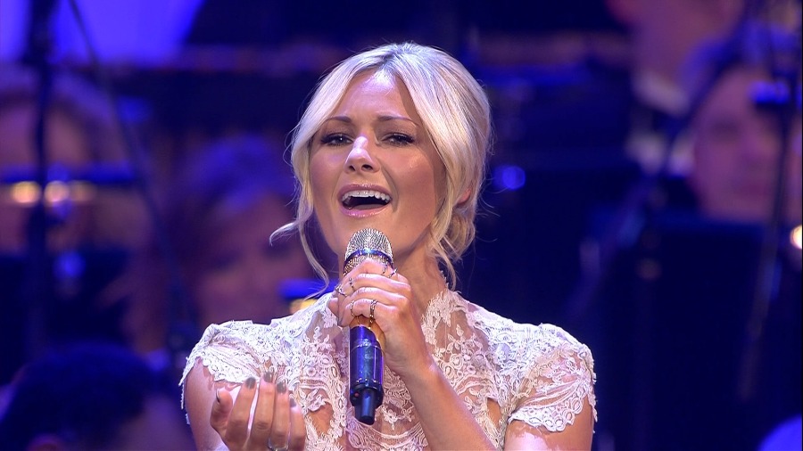 Helene Fischer - Weihnachten - Live aus der Hofburg Wien 2015 (3)